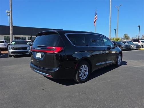2024 Chrysler Pacifica Touring-L