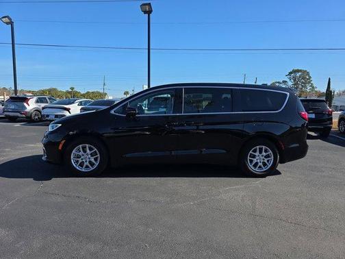 2024 Chrysler Pacifica Touring-L