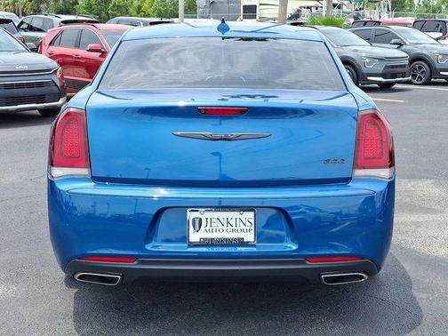 2021 Chrysler 300 Touring