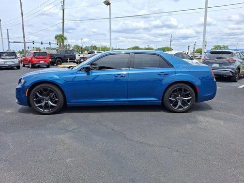 2021 Chrysler 300 Touring