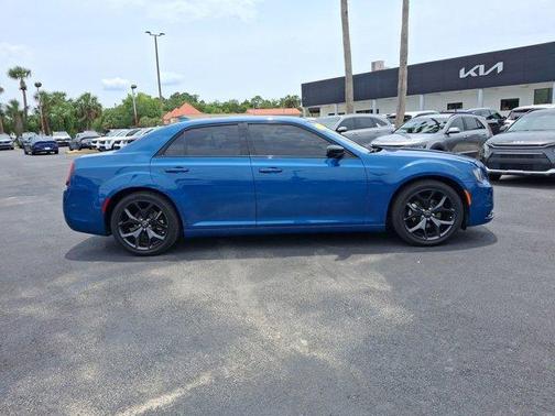 2021 Chrysler 300 Touring