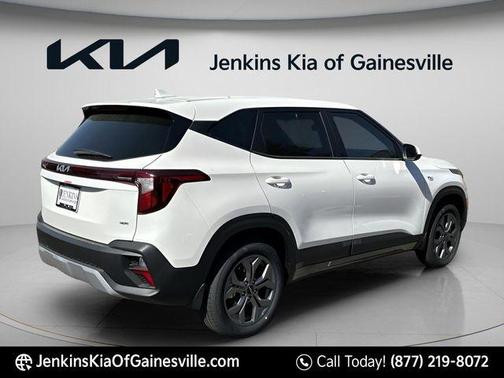 Snow White Pearl 2026 Kia Seltos LX