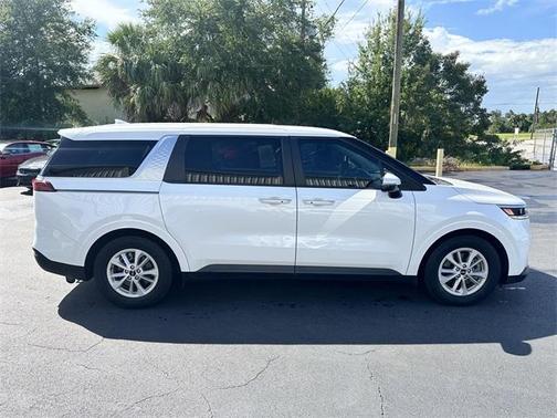 2022 Kia Carnival LX