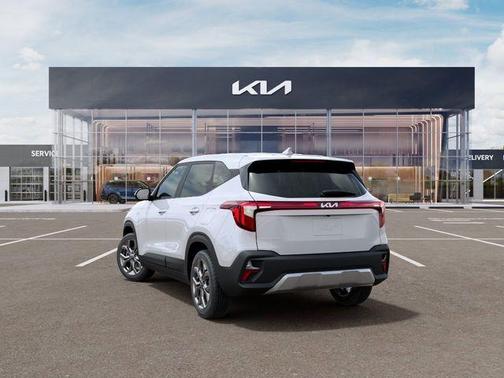 Snow White Pearl 2026 Kia Seltos LX