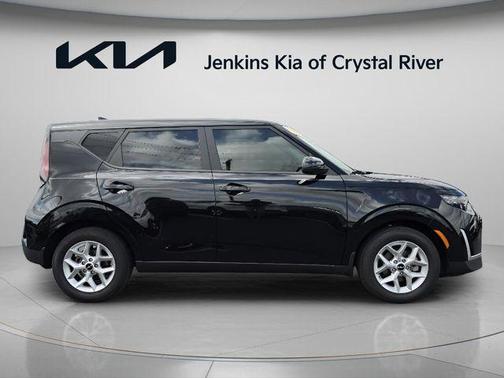 Fusion Orange 2024 Kia Soul LX