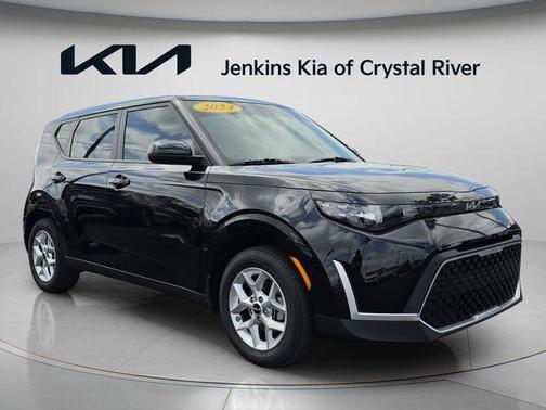 Fusion Orange 2024 Kia Soul LX