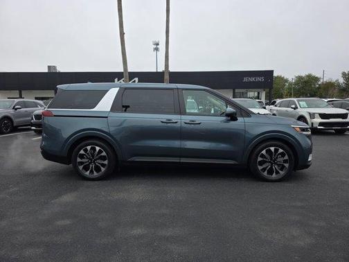 2024 Kia Carnival EX