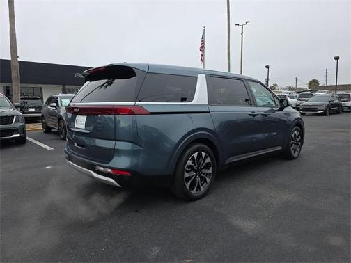 2024 Kia Carnival EX