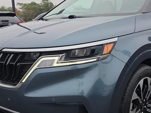 2024 Kia Carnival EX