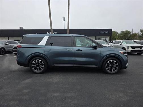 2024 Kia Carnival EX