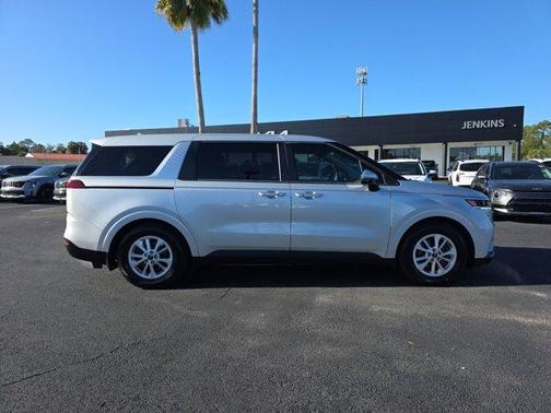 2023 Kia Carnival LX