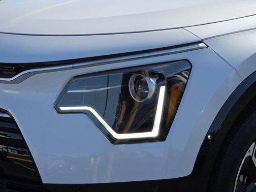 2024 Kia Niro SX