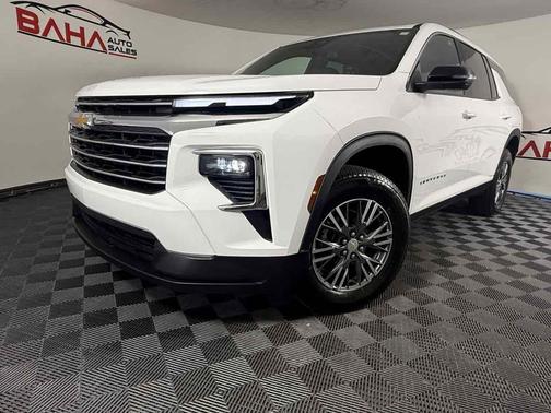 Summit White 2026 Chevrolet Traverse LT