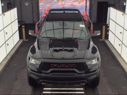 Diamond Black Crystal Pearlcoat 2022 RAM 1500 TRX