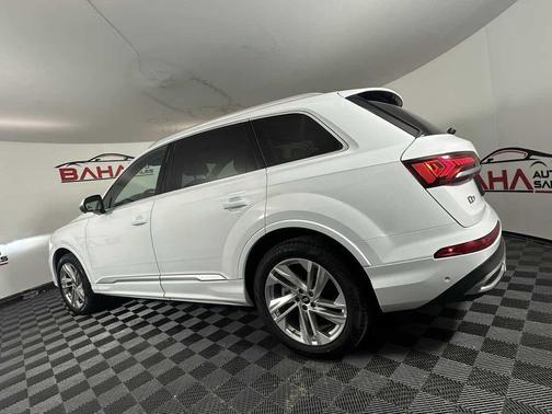Glacier White Metallic 2023 Audi Q7 55 Premium Plus