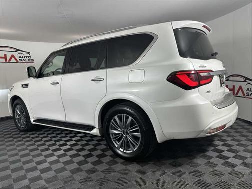 2022 INFINITI QX80 Luxe