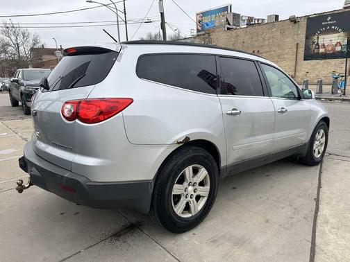 2011 Chevrolet Traverse 2LT