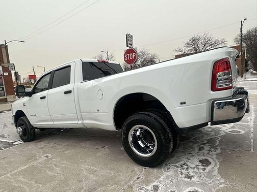 2023 RAM 3500 Big Horn Crew Cab 4x4 8' Box
