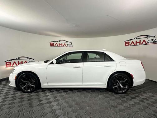 2021 Chrysler 300 Touring