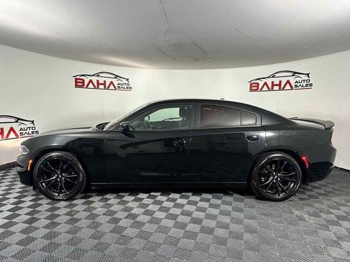 Pitch Black Clearcoat 2018 Dodge Charger SXT