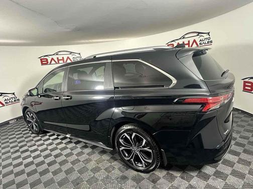 2025 Toyota Sienna Platinum 7 Passenger