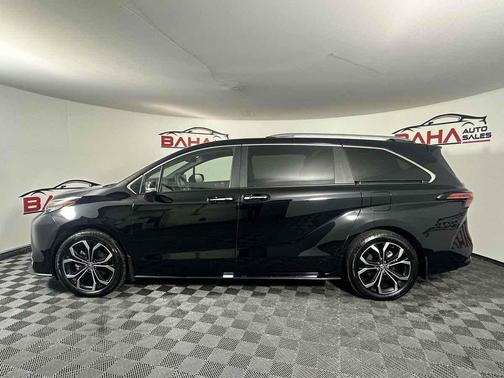 2025 Toyota Sienna Platinum 7 Passenger