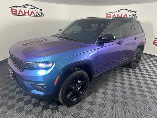 Bright White Clearcoat 2025 Jeep Grand Cherokee Altitude