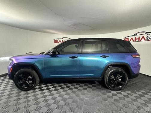 Bright White Clearcoat 2025 Jeep Grand Cherokee Altitude