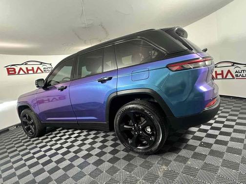 Bright White Clearcoat 2025 Jeep Grand Cherokee Altitude