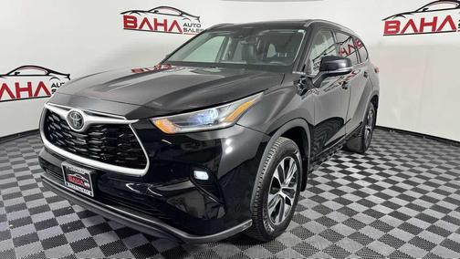 Midnight Black Metallic 2021 Toyota Highlander XLE