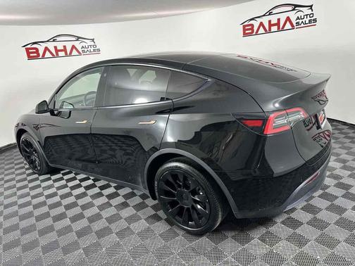 2022 Tesla Model Y Long Range Dual Motor All-Wheel Drive