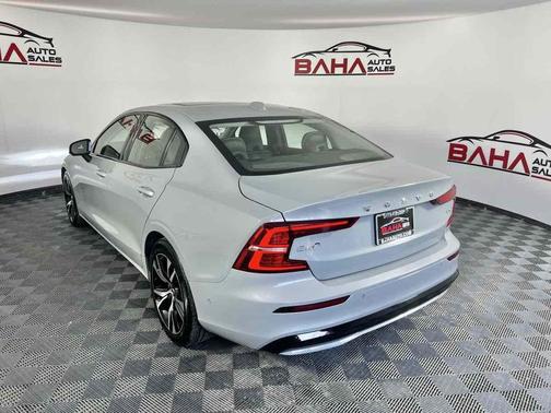 2025 Volvo S60 B5 Plus