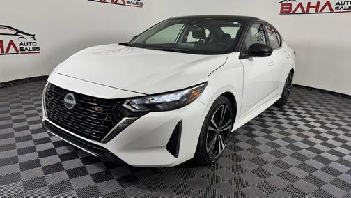 Aspen White Tricoat/Super Black 2024 Nissan Sentra SR
