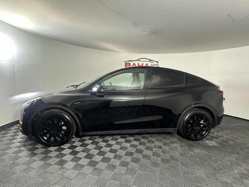 2022 Tesla Model Y Long Range Dual Motor All-Wheel Drive