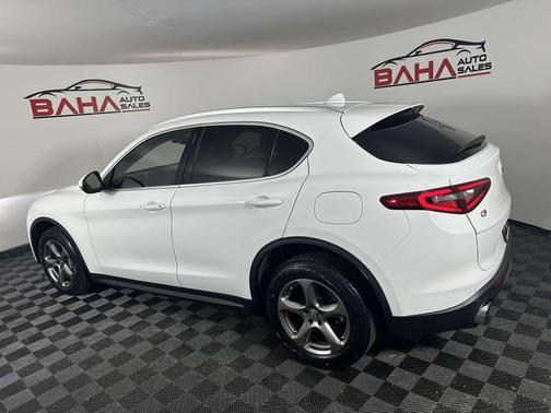 2021 Alfa Romeo Stelvio Base