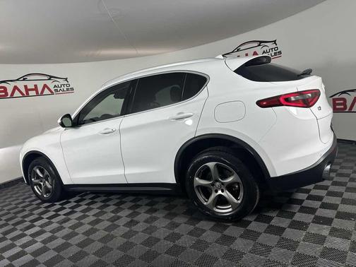 2021 Alfa Romeo Stelvio Base