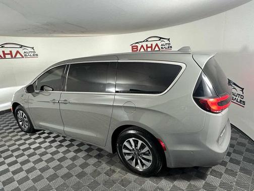 Ceramic Gray Clearcoat 2022 Chrysler Pacifica Hybrid Touring L