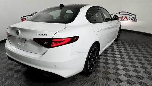 Alfa White 2022 Alfa Romeo Giulia Ti