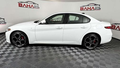 Alfa White 2022 Alfa Romeo Giulia Ti