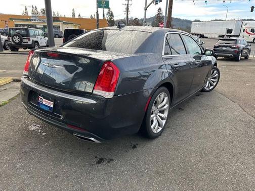 2018 Chrysler 300 Touring