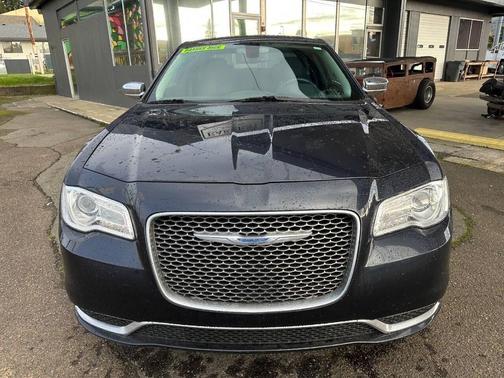 2018 Chrysler 300 Touring