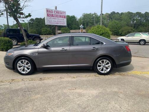 Gray 2011 Ford Taurus SEL