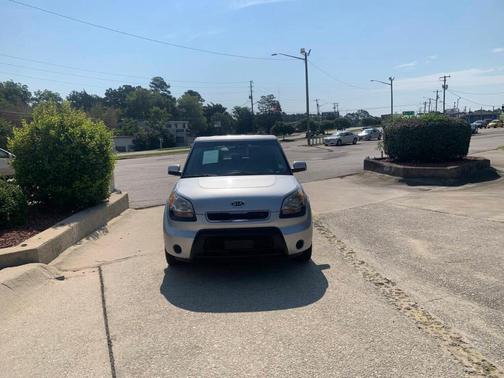 Silver 2011 Kia Soul +