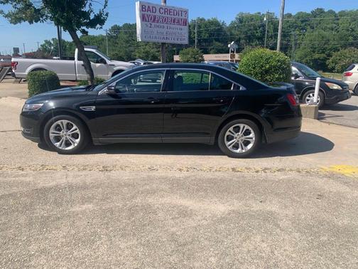 Black 2015 Ford Taurus SEL
