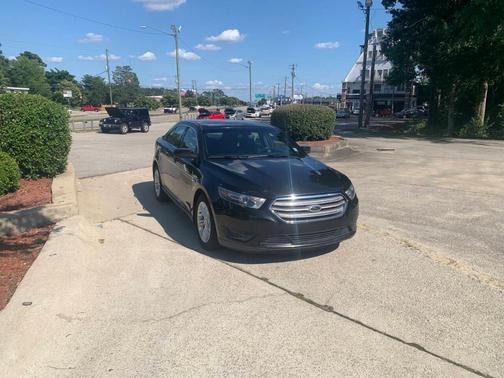 Black 2015 Ford Taurus SEL