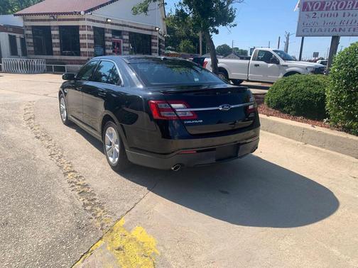 Black 2015 Ford Taurus SEL