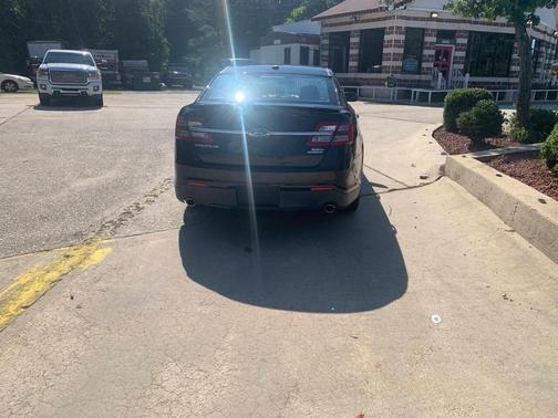 Black 2015 Ford Taurus SEL