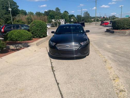 Black 2015 Ford Taurus SEL
