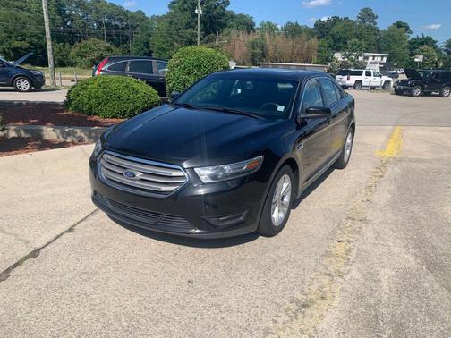 Black 2015 Ford Taurus SEL
