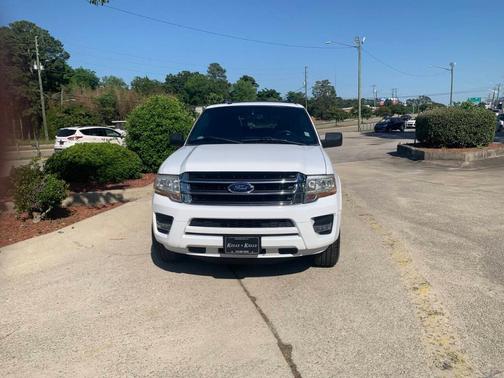 White 2017 Ford Expedition XLT